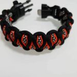 paracord-armband-naramok-ciernobielocerveny2