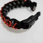 paracord-armband-naramok-ciernobielocerveny3