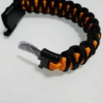 paracord-armband-naramok-ciernooranzovy